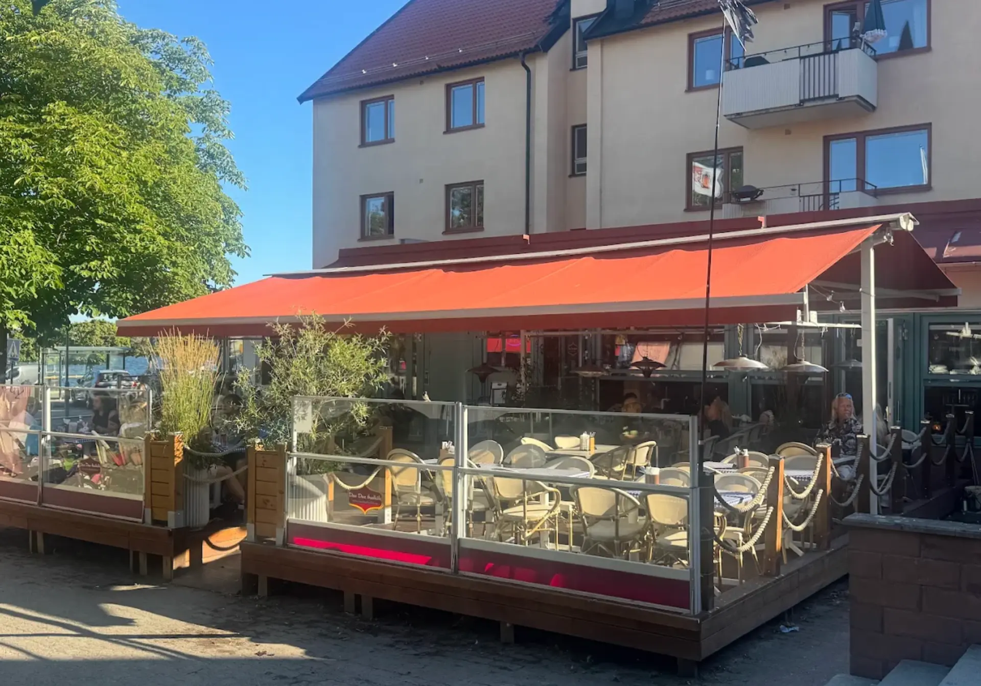 Dee Dees uteservering i Vaxholm